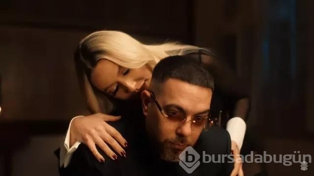 Hadise transparan elbisesiyle poz verdi! Sosyal medya yıkıldı