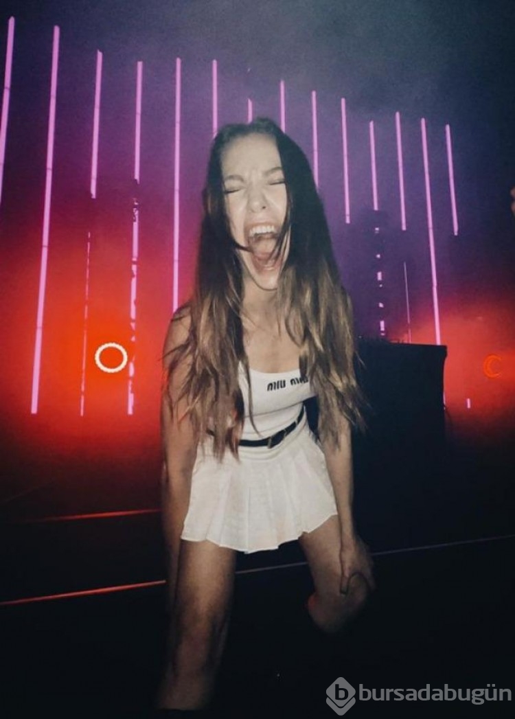 Serenay Sarıkaya'nın pozlarına eski sevgilisi Umut Evirgen kayıtsız kalmadı!