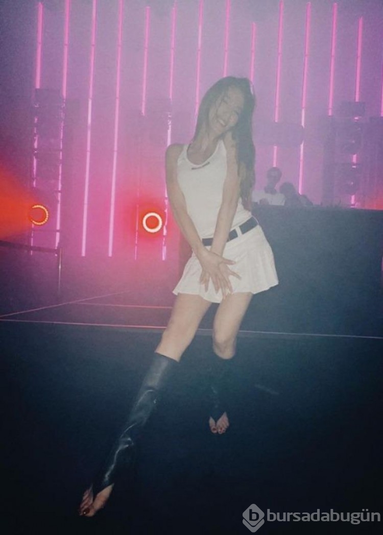Serenay Sarıkaya'nın pozlarına eski sevgilisi Umut Evirgen kayıtsız kalmadı!