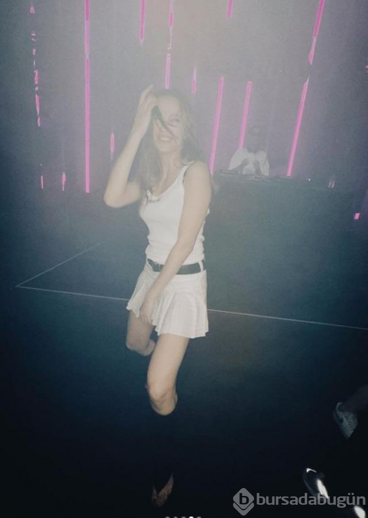 Serenay Sarıkaya'nın pozlarına eski sevgilisi Umut Evirgen kayıtsız kalmadı!