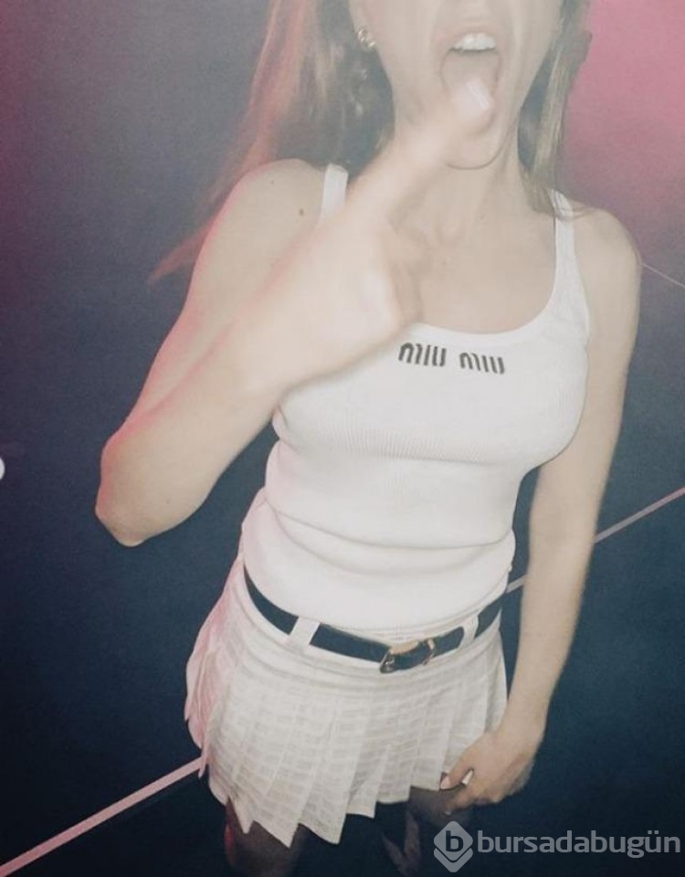 Serenay Sarıkaya'nın pozlarına eski sevgilisi Umut Evirgen kayıtsız kalmadı!
