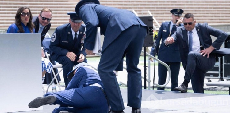 ABD Başkanı Joe Biden sahneden ayrıldığı sırada yere kapaklandı!
