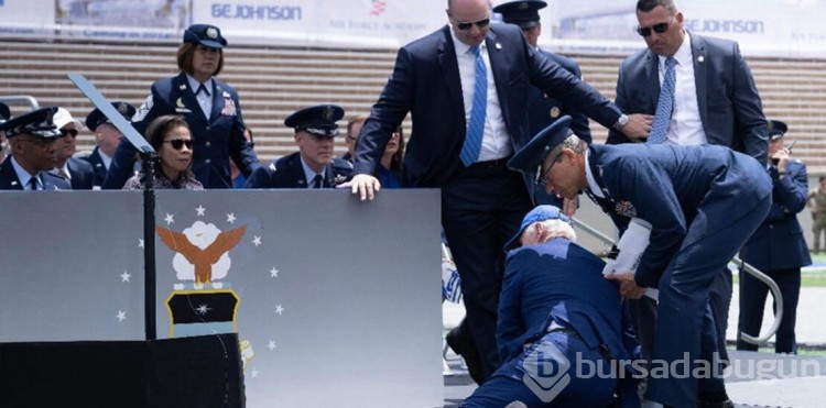 ABD Başkanı Joe Biden sahneden ayrıldığı sırada yere kapaklandı!