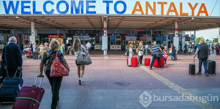 Antalya'ya turist akını başladı! Sezona rekor başlangıç yapıldı
