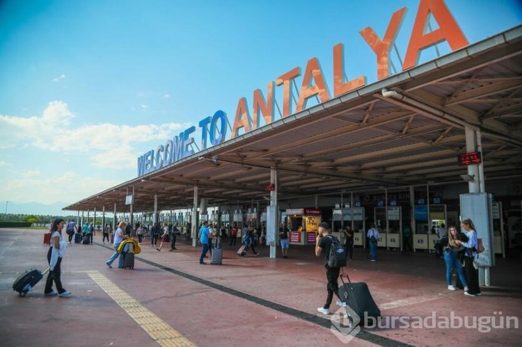 Antalya'ya turist akını başladı! Sezona rekor başlangıç yapıldı