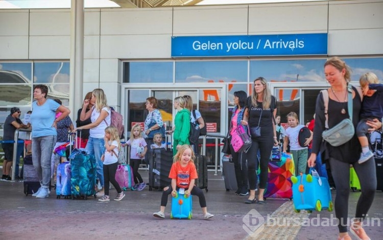 Antalya'ya turist akını başladı! Sezona rekor başlangıç yapıldı
