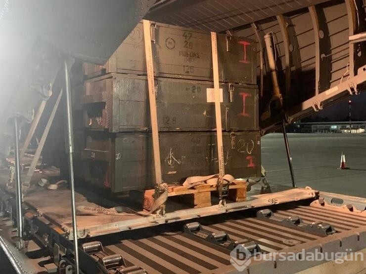 Polonya Moldova'ya 6 uçak dolusu silah ve mühimmat gönderdi