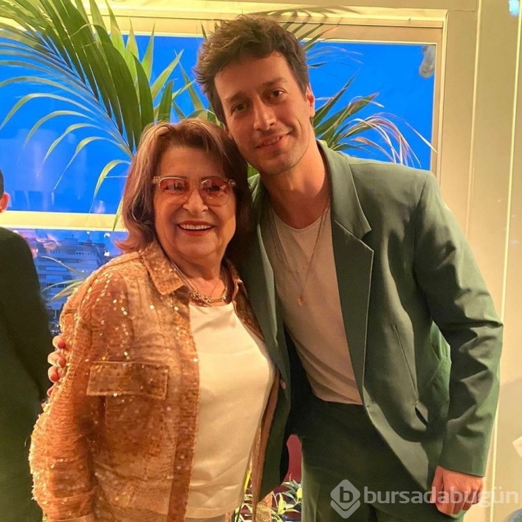 Gülseren Budayıcıoğlu 'Camdaki Kız' ekibiyle paylaşım yaptı
