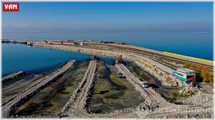 Van Gölü'nden 1 milyon metreküp dip çamuru çıkarıldı