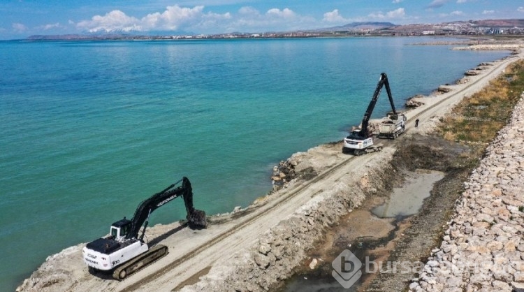 Van Gölü'nden 1 milyon metreküp dip çamuru çıkarıldı