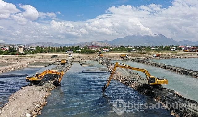 Van Gölü'nden 1 milyon metreküp dip çamuru çıkarıldı