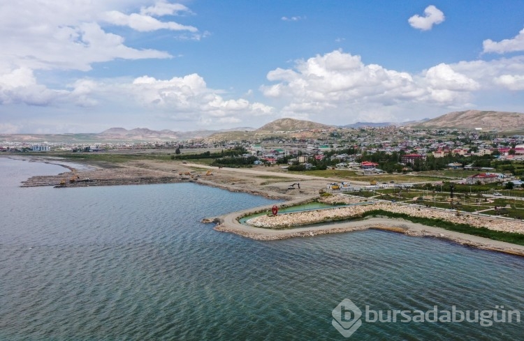 Van Gölü'nden 1 milyon metreküp dip çamuru çıkarıldı