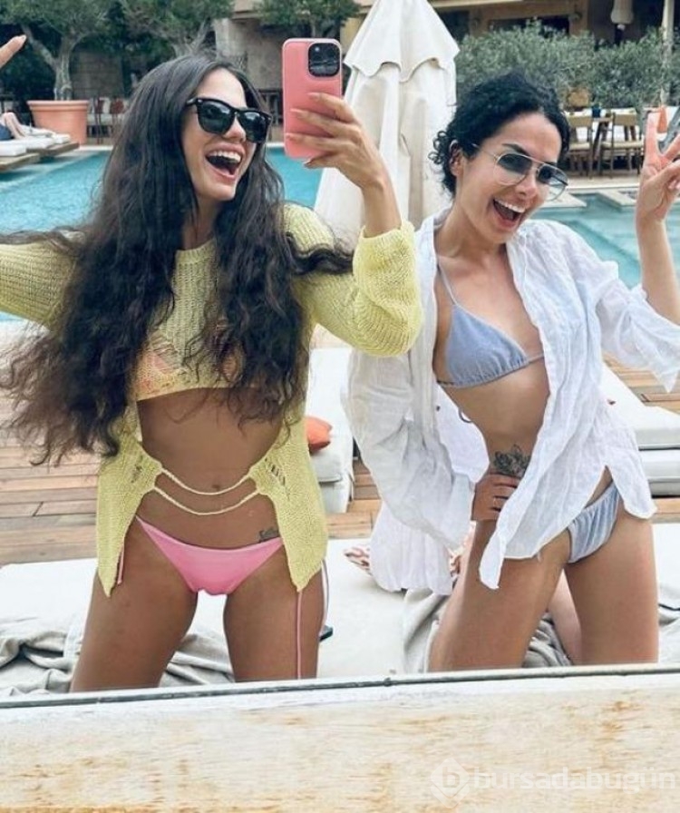Demet Özdemir'in keyfi yerinde! Tatilden bikinili pozlar paylaştı