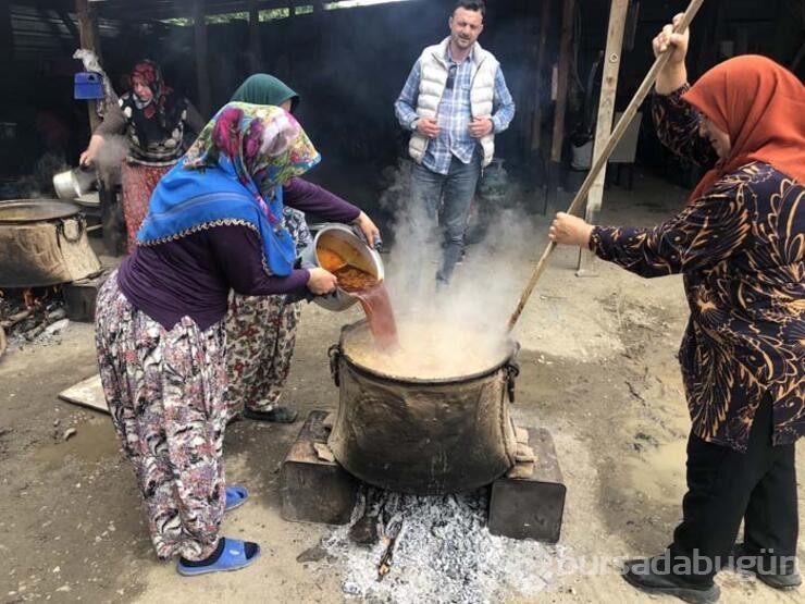 Köylü kadınlar asırlık gelenek olan Hıdırellez çorbasını yaptılar