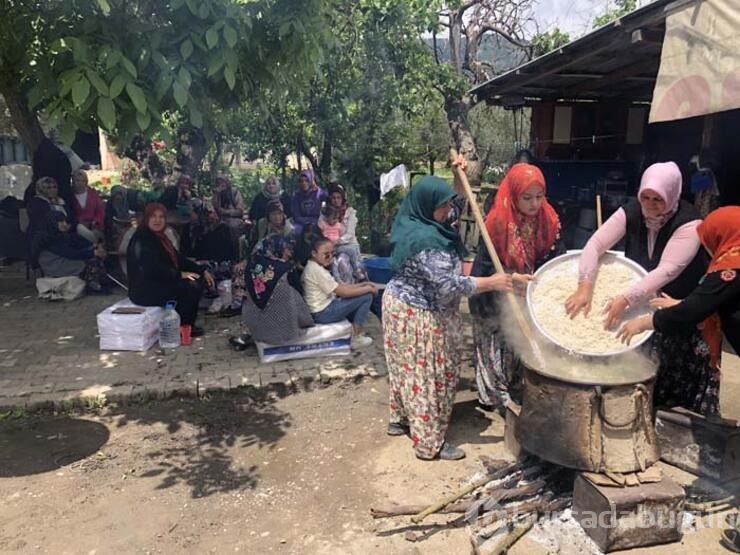 Köylü kadınlar asırlık gelenek olan Hıdırellez çorbasını yaptılar