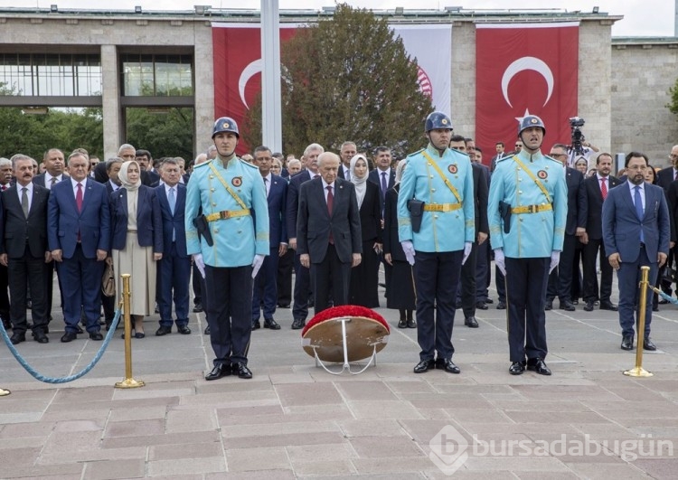 Milletvekilleri illerin alfabetik sıralamasına göre yemin ediyor

