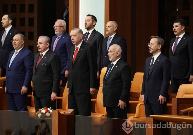 Milletvekilleri illerin alfabetik sıralamasına göre yemin ediyor

