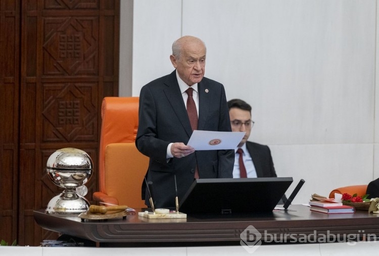 Milletvekilleri illerin alfabetik sıralamasına göre yemin ediyor
