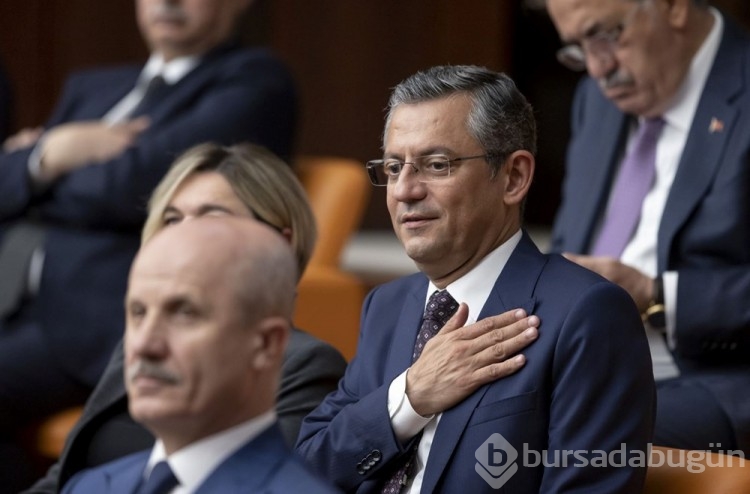 Milletvekilleri illerin alfabetik sıralamasına göre yemin ediyor
