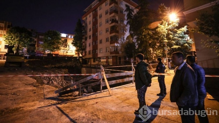 Bağcılar'da inşaat alanında toprak kaydı