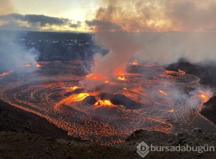 Dünyanın en aktif yanardağlarından Kilauea Yanardağı yeniden faaliyete geçti