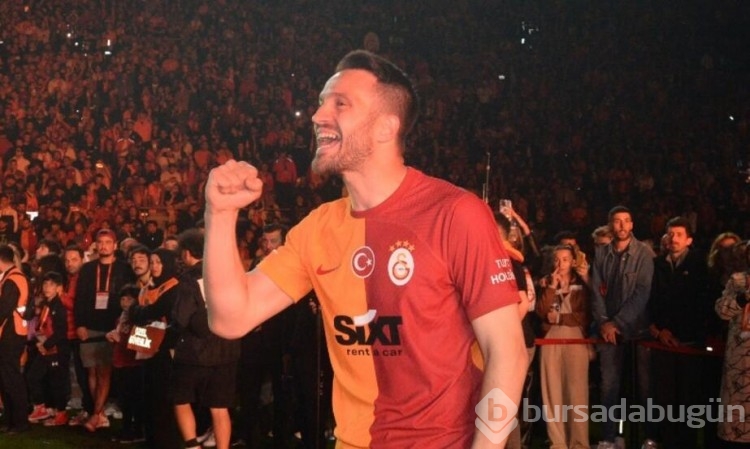 Galatasaray 6 futbolcu ile yollarını ayırdı