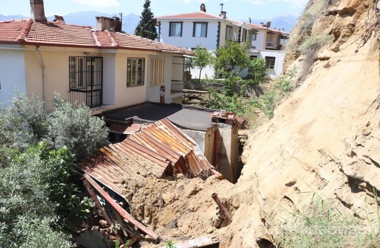 Denizli'de heyelan k&acirc;busu!