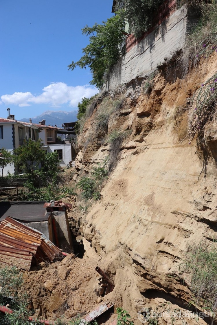 Denizli'de heyelan k&acirc;busu!