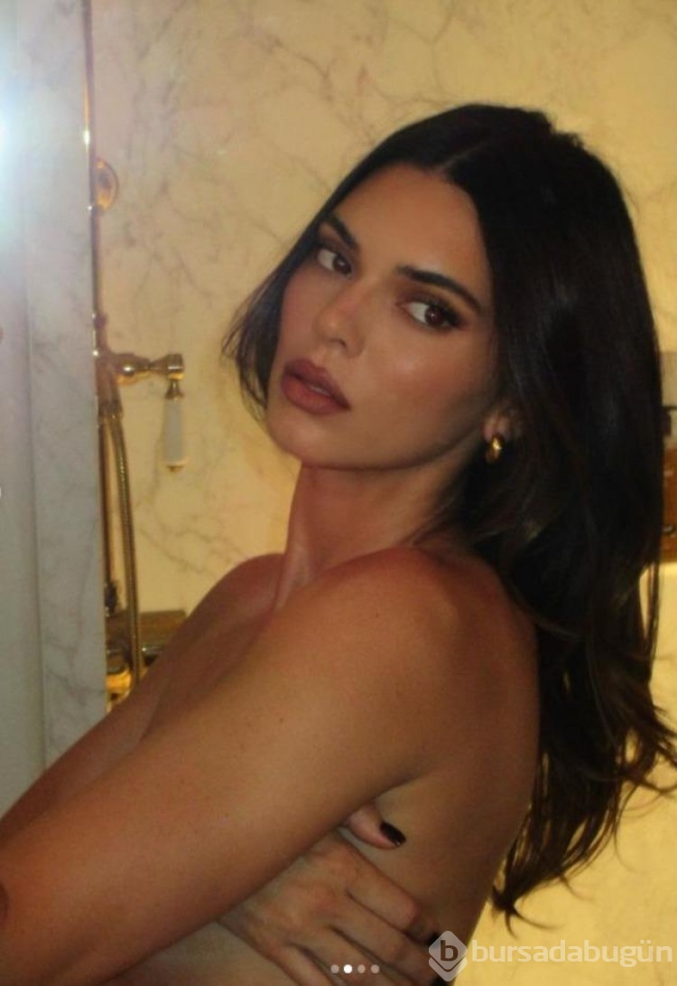 Kendall Jenner üstsüz poz verdi! Göğüslerini eliyle kapattı