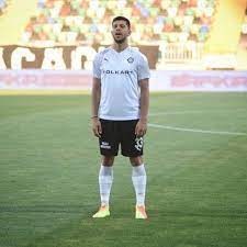 Valencia, Cenk Özkacar'ın bonservisini aldı