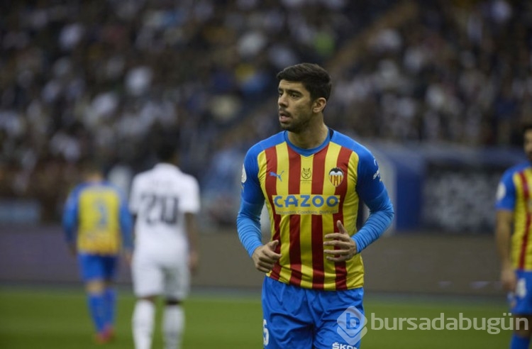Valencia, Cenk Özkacar'ın bonservisini aldı