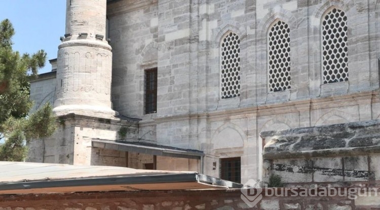 263 yıllık tarihi camide "aydınlatma sistemi" tartışması
