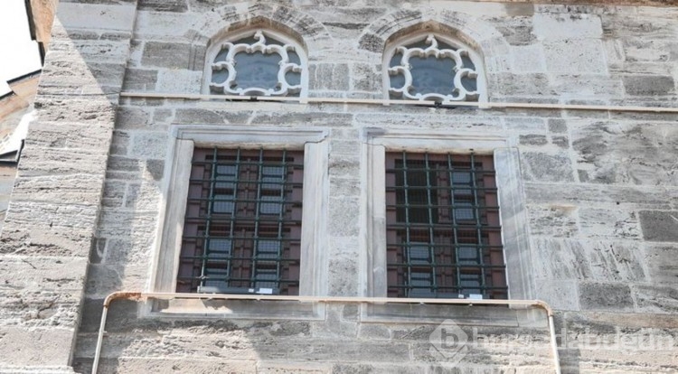 263 yıllık tarihi camide "aydınlatma sistemi" tartışması
