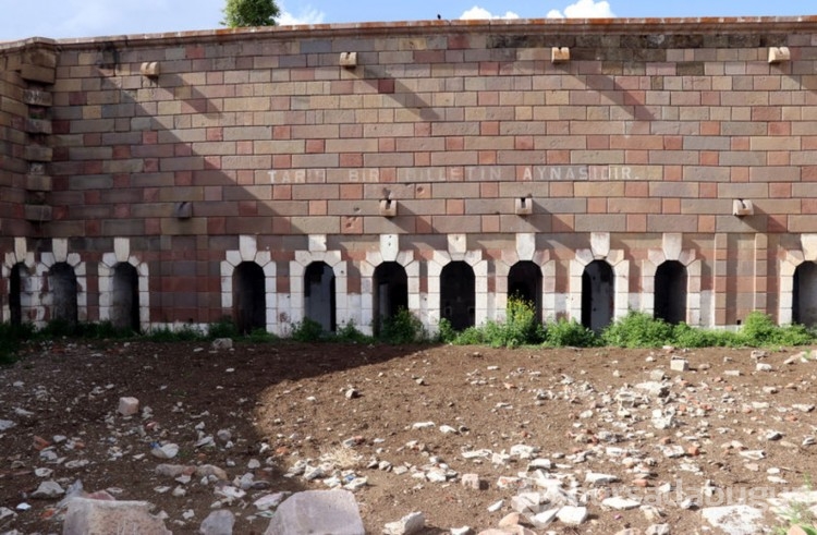 Savaş döneminde yapılan Tafta Tabya defineciler tarafından talan edildi