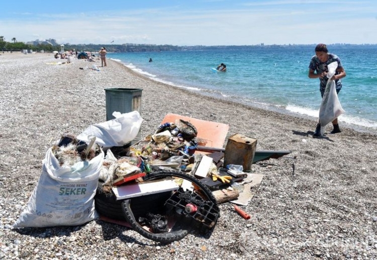 Dünyaca ünlü plajda dip temizliği yapıldı