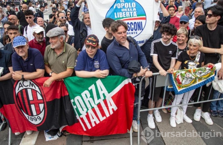 İtalya'nın eski Başbakanı Berlusconi son yolculuğuna uğurlandı