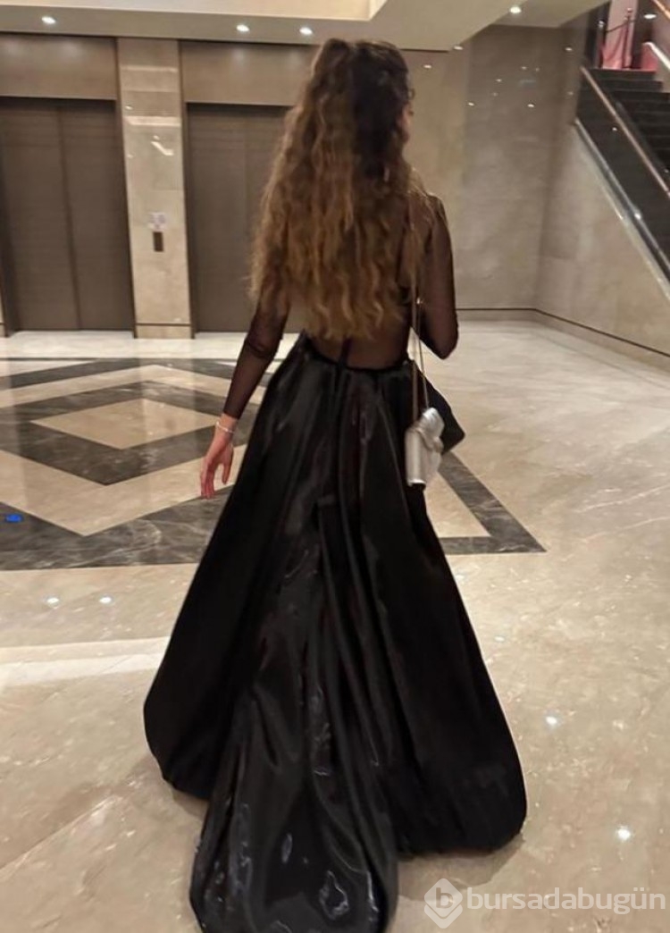 Transparan giyen fenomen Cansu Akın tarzıyla mest etti!