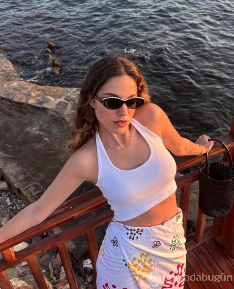Transparan giyen fenomen Cansu Akın tarzıyla mest etti!