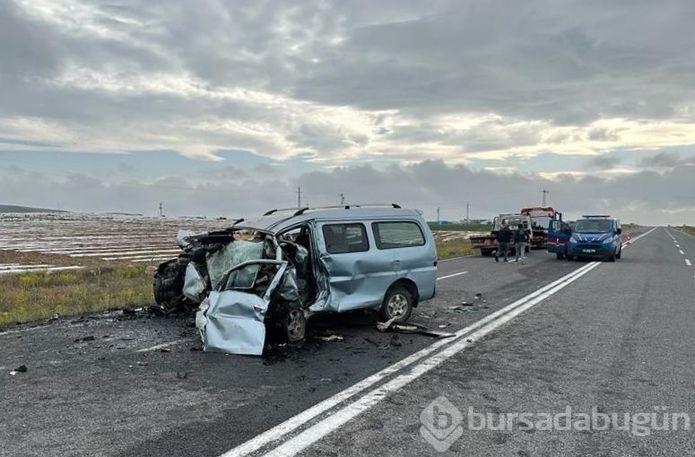 Konya'da feci kaza! İki kamyonet çarpıştı