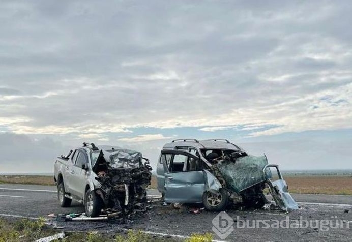 Konya'da feci kaza! İki kamyonet çarpıştı
