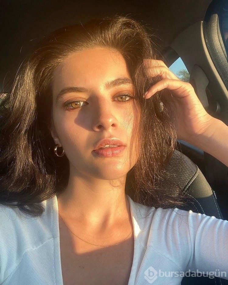 Gelsin Hayat Bildiği Gibi'nin Aylin'i Sanem Babi'den bikinili poz