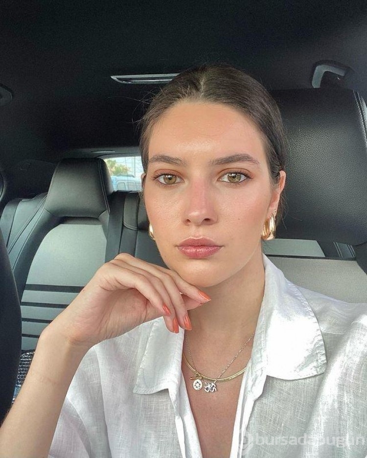 Gelsin Hayat Bildiği Gibi'nin Aylin'i Sanem Babi'den bikinili poz