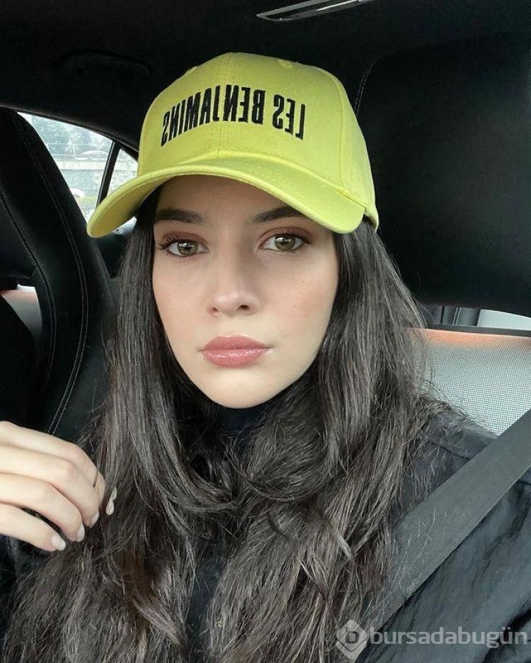 Gelsin Hayat Bildiği Gibi'nin Aylin'i Sanem Babi'den bikinili poz
