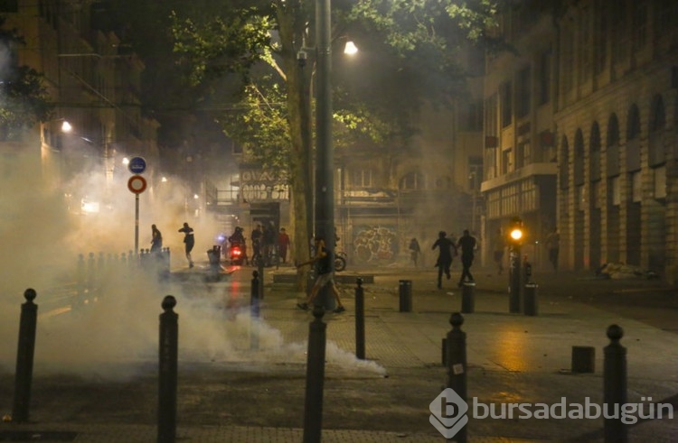 Fransa'daki protestolarda bir kişinin plastik mermiyle öldüğü açıklandı!