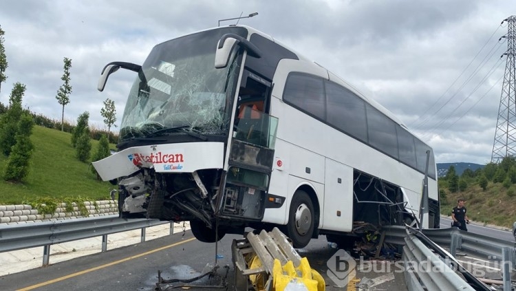 Bariyere çarpan otobüsün durumu görenleri şok etti