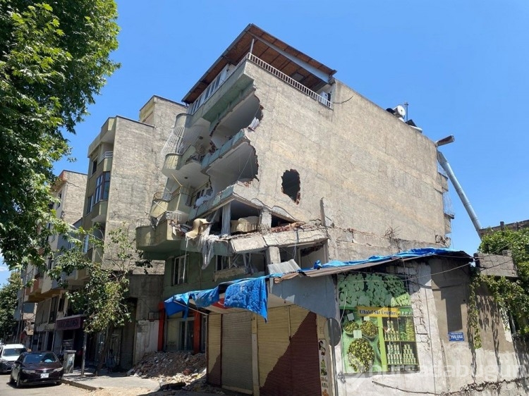 Depremde eğilen binalara ne olacak?