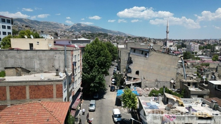 Depremde eğilen binalara ne olacak?