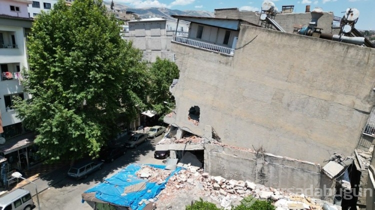 Depremde eğilen binalara ne olacak?