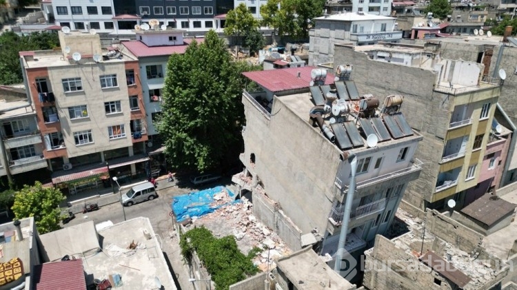 Depremde eğilen binalara ne olacak?