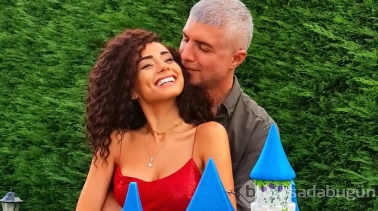Özcan Deniz'in eşinden bol öpücüklü fotoğraf